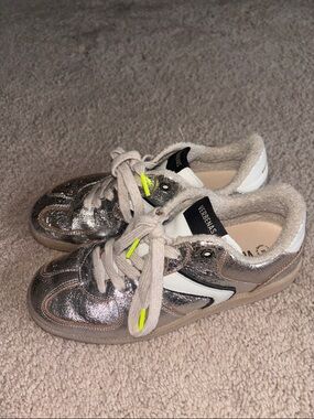 VERBENAS Women's Metallic Silver Lace-Up Sneakers